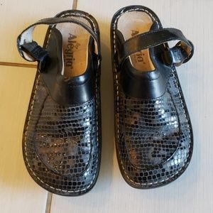 Algeria Nursing Shoes